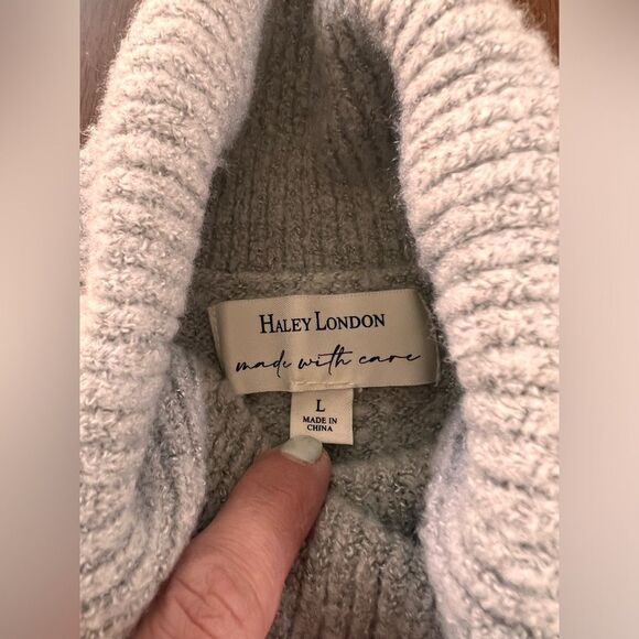 Haley London, super soft long sleeve turtleneck sweater size large - Picture 2 of 4